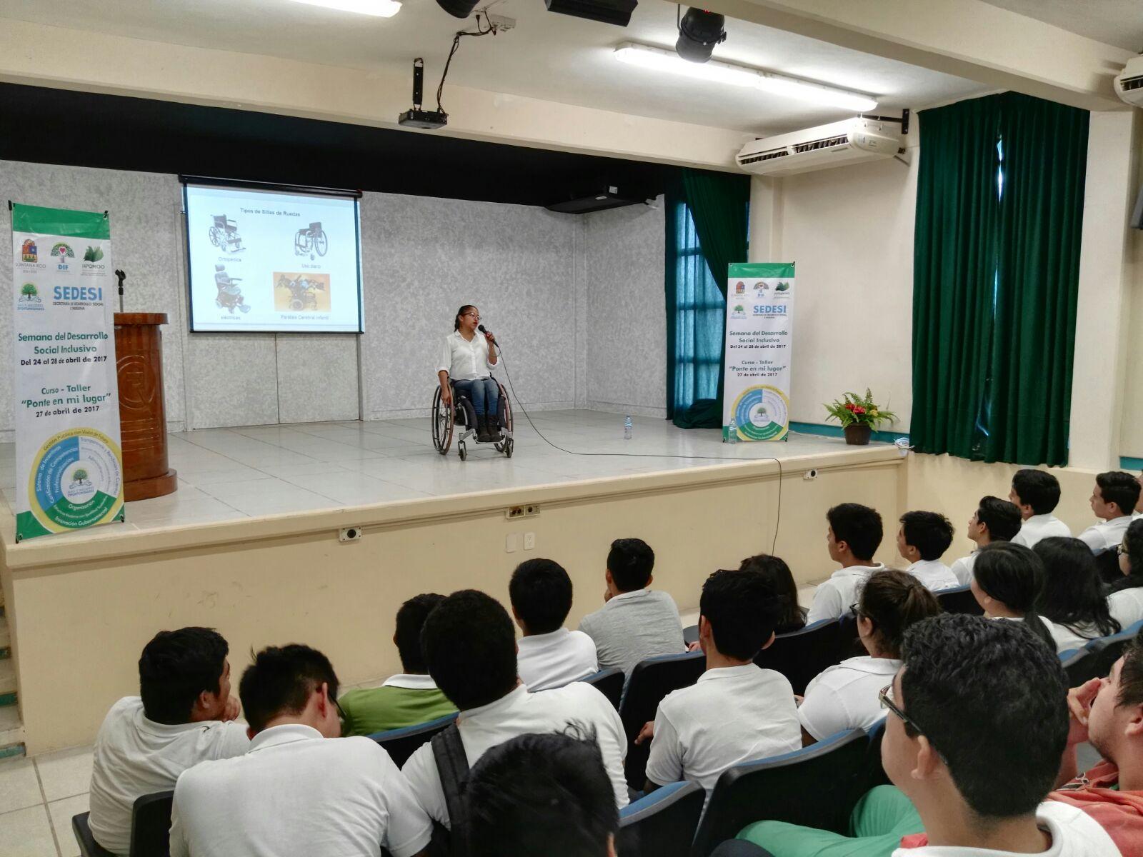 Alumnos de los Colegios de Bachilleres Planteles Uno y Dos, reciben taller teórico y práctico sobre diferentes tipos de discapacidad