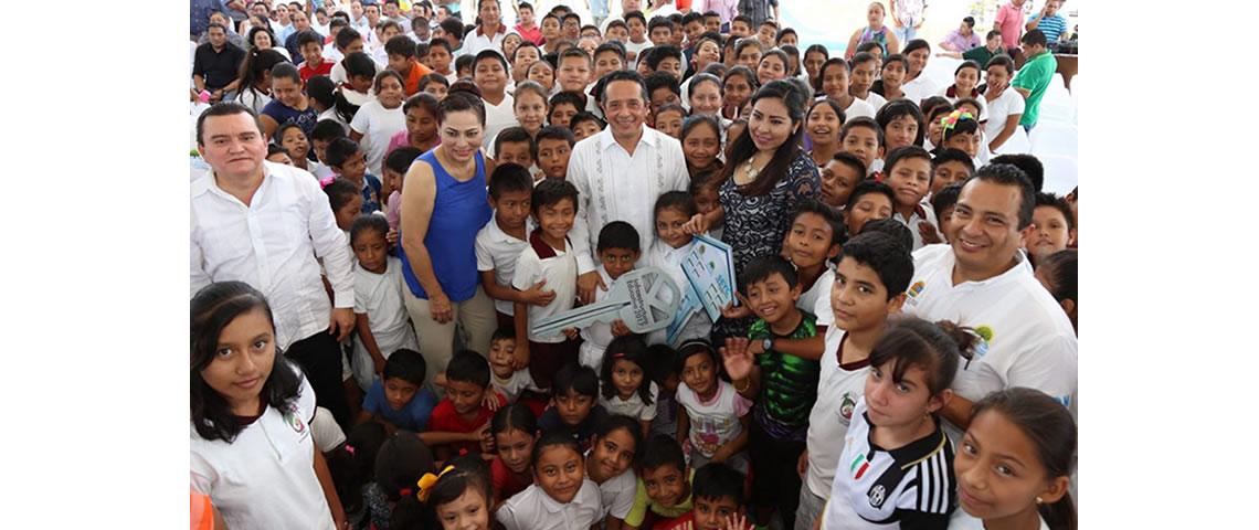Mejorar la infraestructura educativa “seguirá siendo nuestro compromiso y no pararemos”, destacó el Gobernador Carlos Joaquín 