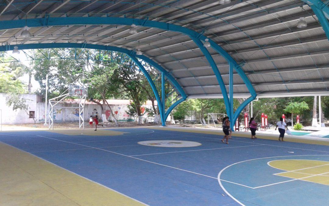 Aporta Carlos Joaquín más y mejor infraestructura deportiva en Quintana Roo