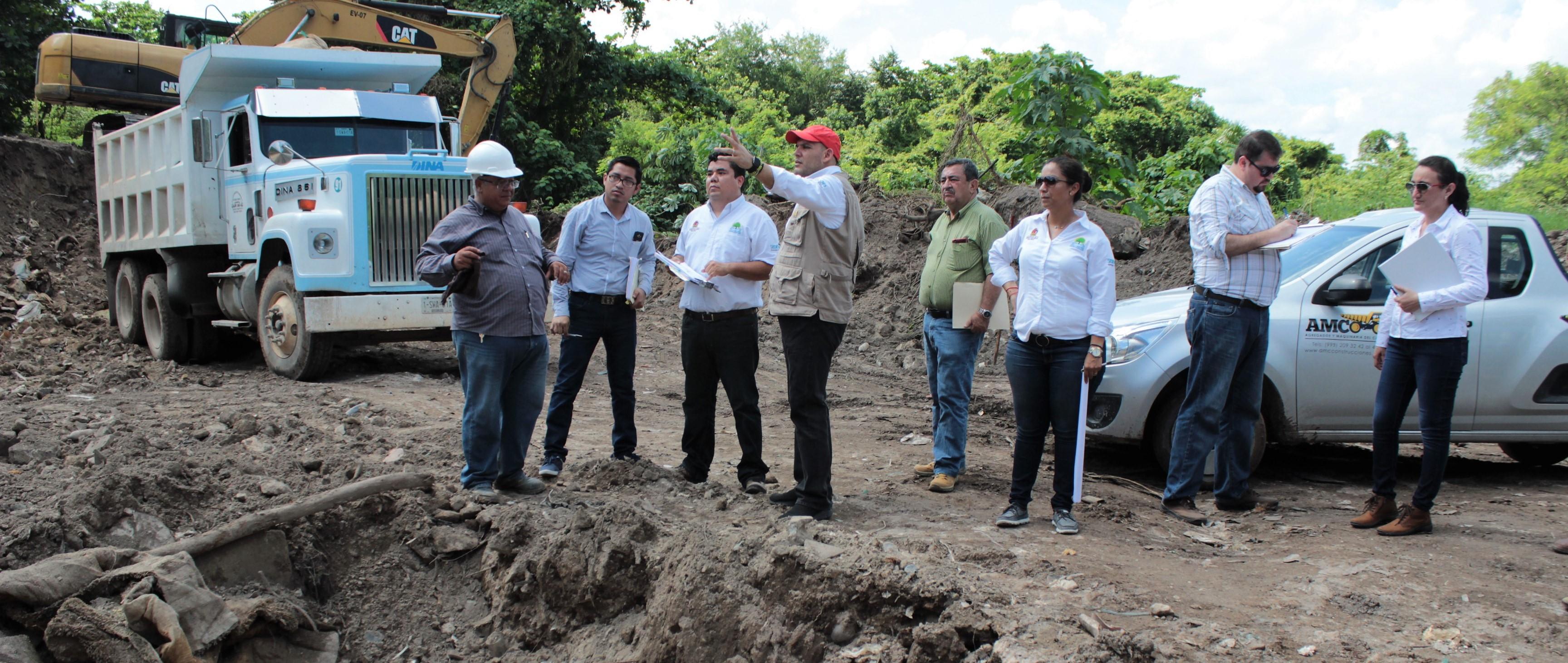 Autoridades y ciudadanos supervisan el avance de obras públicas en Isla Mujeres y Benito Juárez.