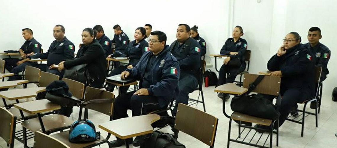 Icatqr y Sedetur  capacitan a policías en estrategias de trato al  turismo en Chetumal