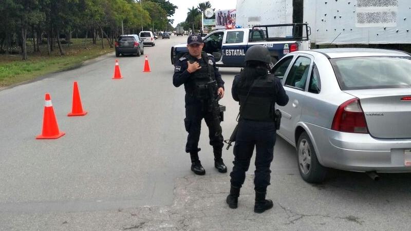 EN CANCÚN, POLICÍA ESTATAL DETUVO A TRES PERSONAS
