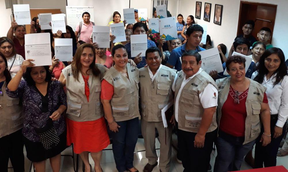 El IEEA entrega certificados de Educación Básica en Chetumal