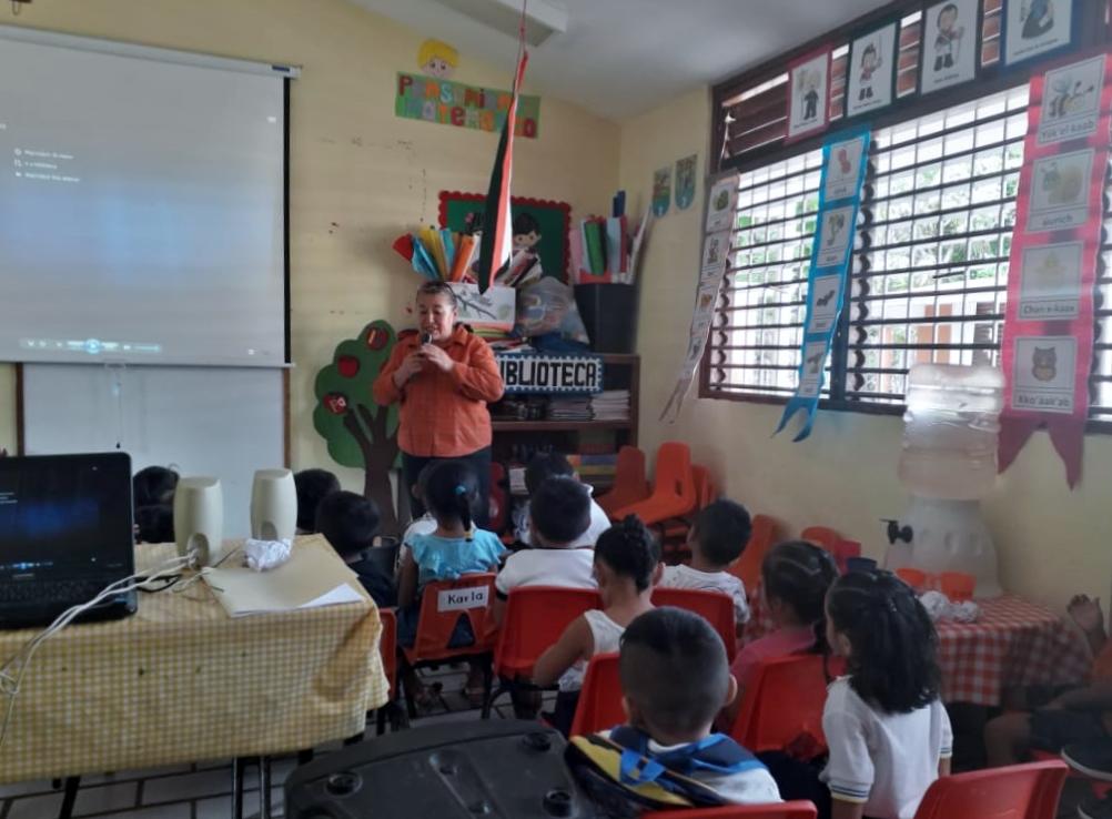 El Instituto para el Desarrollo del Pueblo Maya y las Comunidades Indígenas del Estado de Quintana Roo (INMAYA) de la Zona Centro, asistió a la proyección de videos temáticos en el Jardín de Niños “Lerdo de Tejada” del municipio de José María Morelos.
