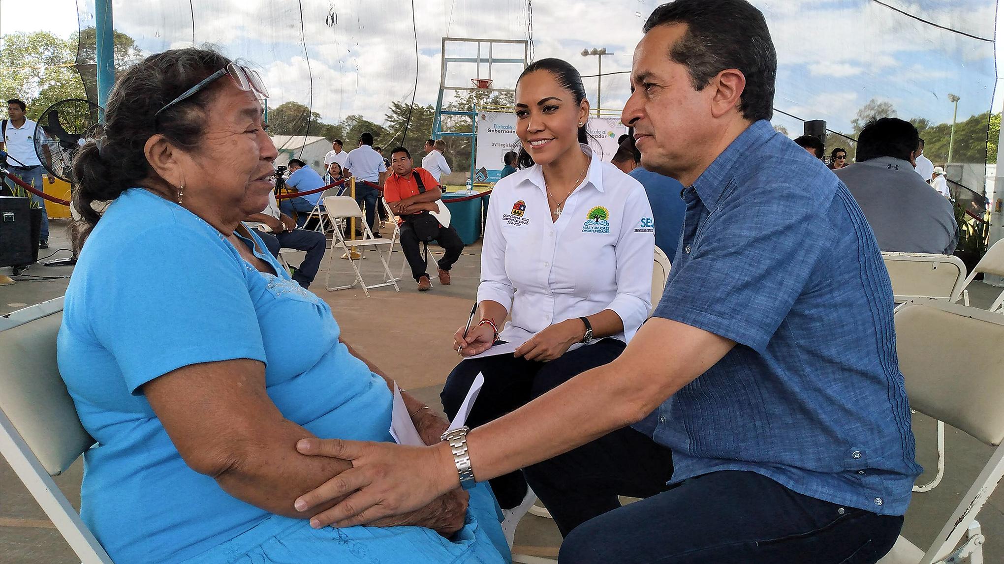 Con “Platícale al Gobernador”, Carlos Joaquín escucha y brinda soluciones en José María Morelos