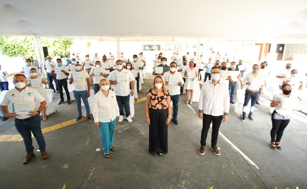 Gaby Rejón de Joaquín reconoce dedicación y esfuerzo de trabajadores del DIF Quintana Roo