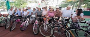 El gobierno de Carlos Joaquín apoya dotando de un medio de transporte a mujeres en Tulum