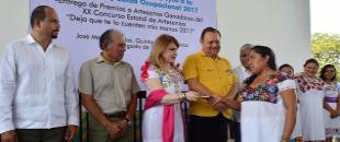 Entrega gobierno de Carlos Joaquín millonario apoyo a los artesanos del estado