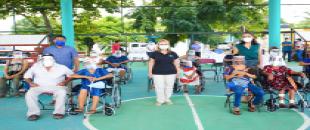  DIF Quintana Roo entrega sillas de ruedas en Bacalar