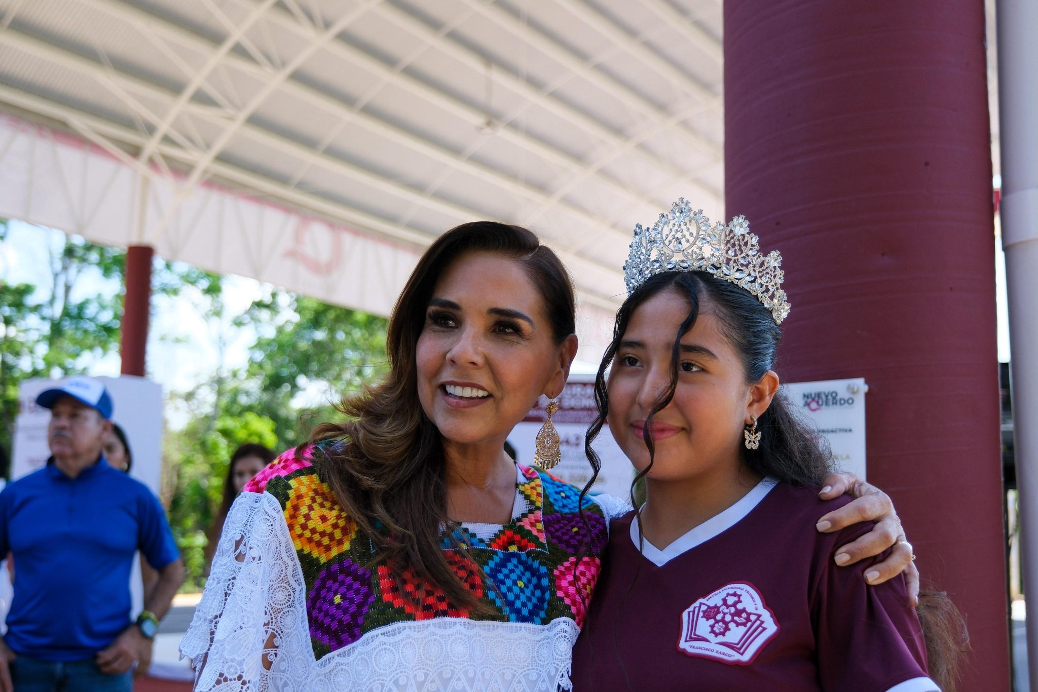Mara Lezama cumple a la comunidad escolar de Leona Vicario con nuevo ...